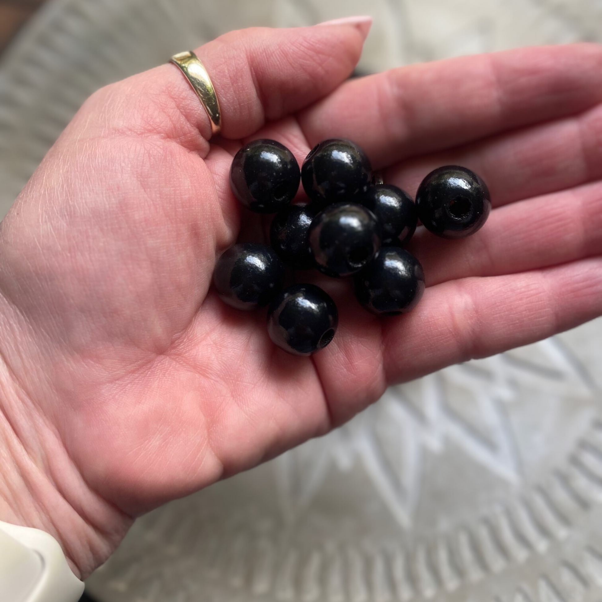 24 Pack | Round Wooden Beads | 16mm | Hole 4mm | Black - Cottonknotsxx