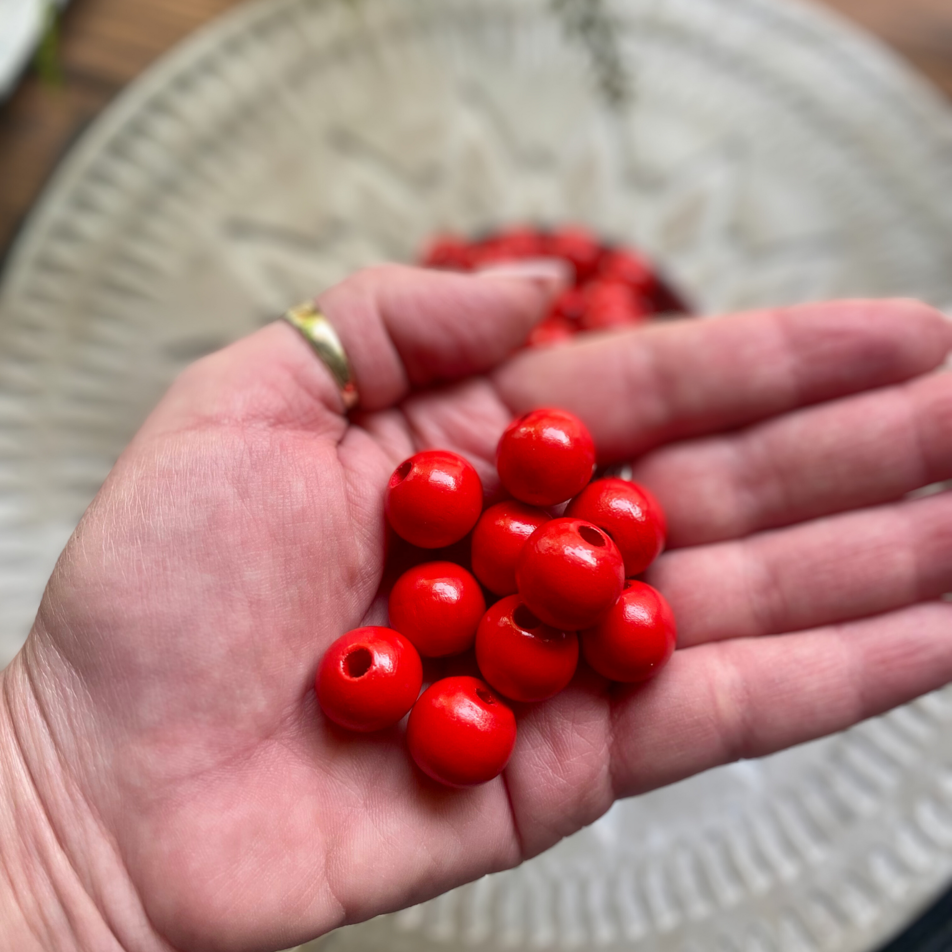 24 Pack | Wooden Round Beads | 16mm | Hole 4mm | Scarlet - Cottonknotsxx