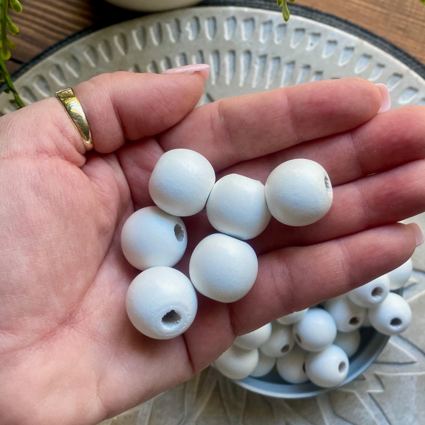 24 Pack | Wooden Round Beads | 20 x 18mm | Hole 4mm | White - Cottonknotsxx