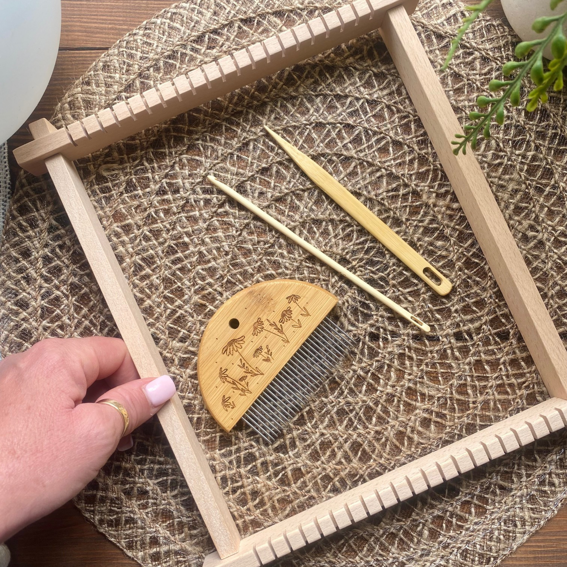 Medium Weaving Loom, Includes Tools | 28cm x 22cm | Wooden Tapestry Weaving Tools - Cottonknotsxx