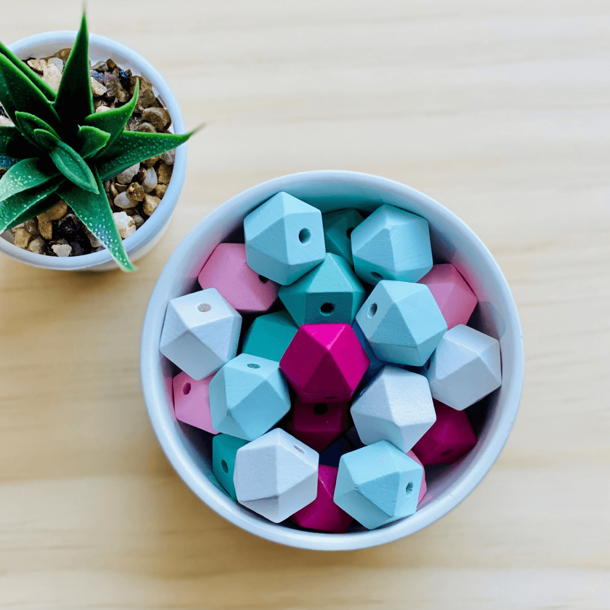 25 Beads | Wooden Coloured Polygon Beads | 20mm, 3.5mm hole - Cottonknotsxx