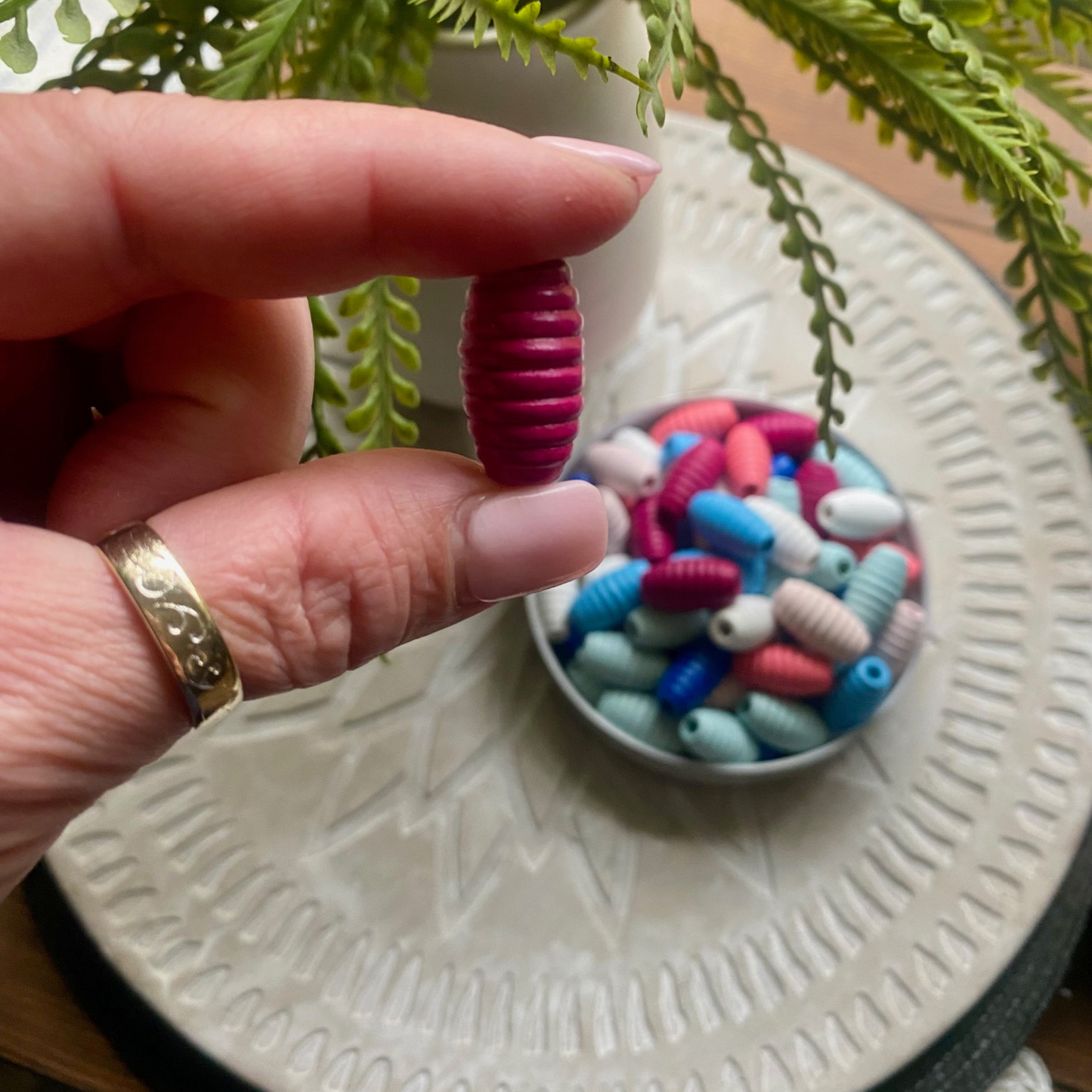 24 Pack | Wooden Oval Beehive Beads | 25 x 14mm | Hole 5mm | Mixed Colours - Cottonknotsxx