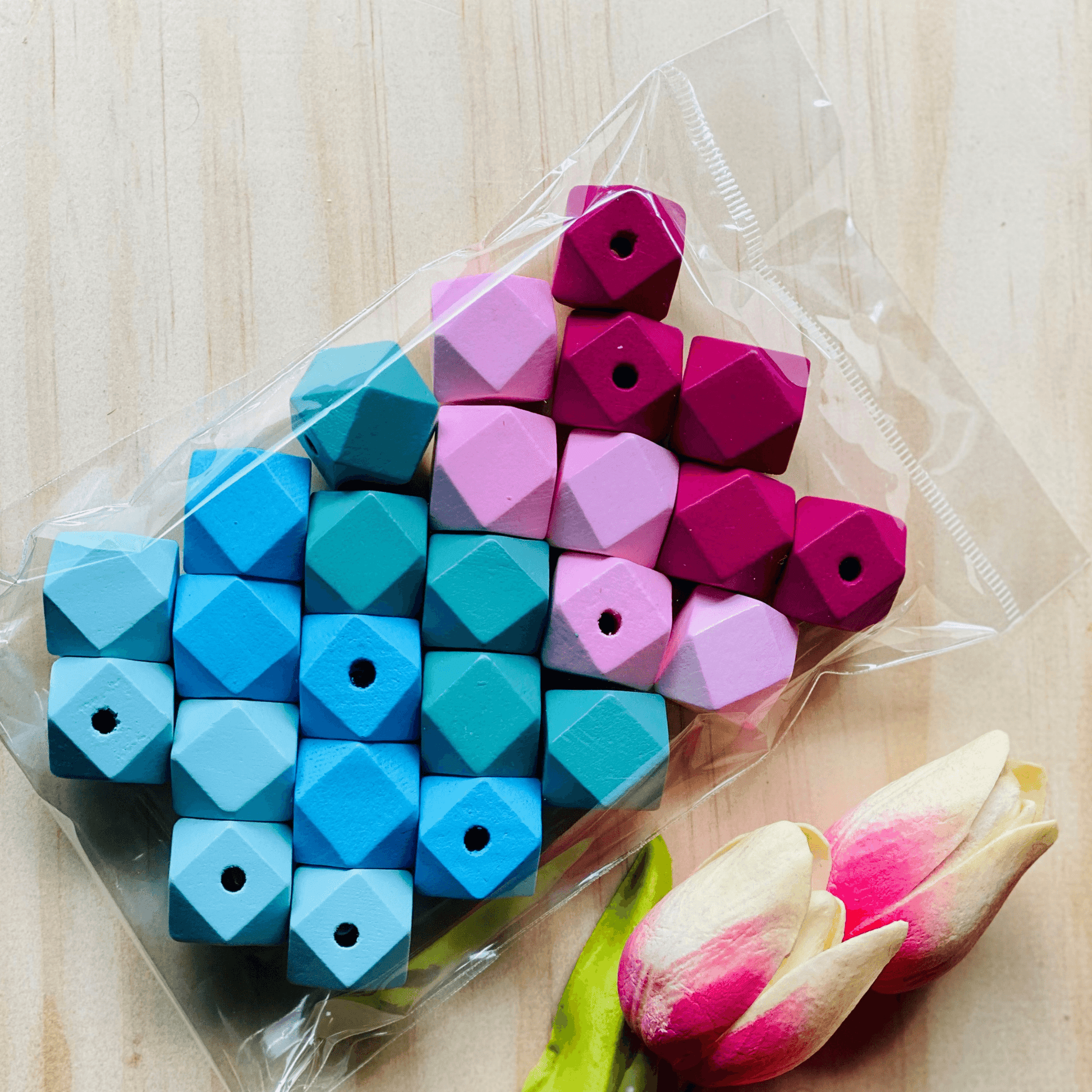 Wooden Polygon Beads // Coloured // 3.5mm hole // 20mm x 20mm // Pack of 25 Beads - Cottonknotsxx